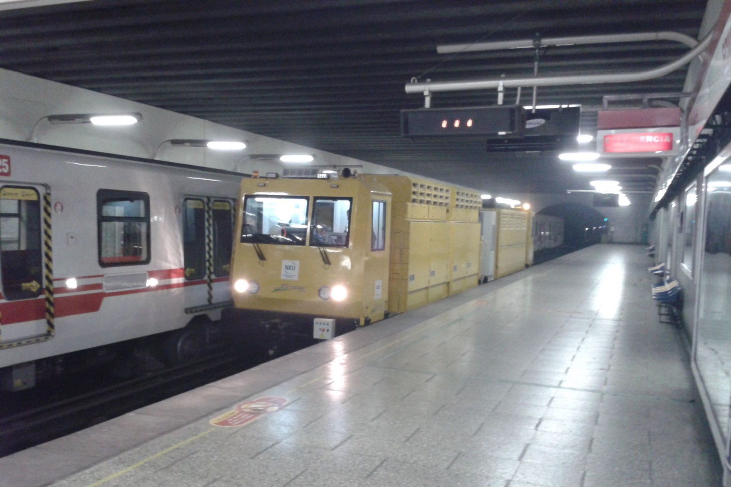 VAKTRAK - train depoussiereur métro de BRUXELLES